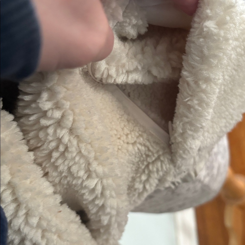 Alo Reversible Sherpa Windbreaker - Picture 12 of 13
